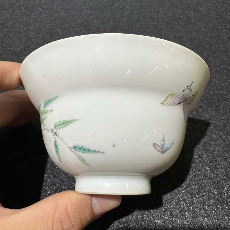 清雍正 粉彩竹纹花蝶茶碗 - 图6