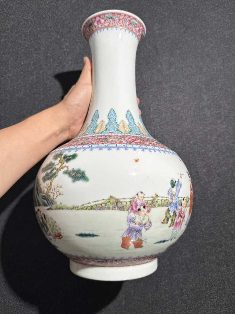民国 粉彩婴戏图玉堂春瓶一对 - 图12