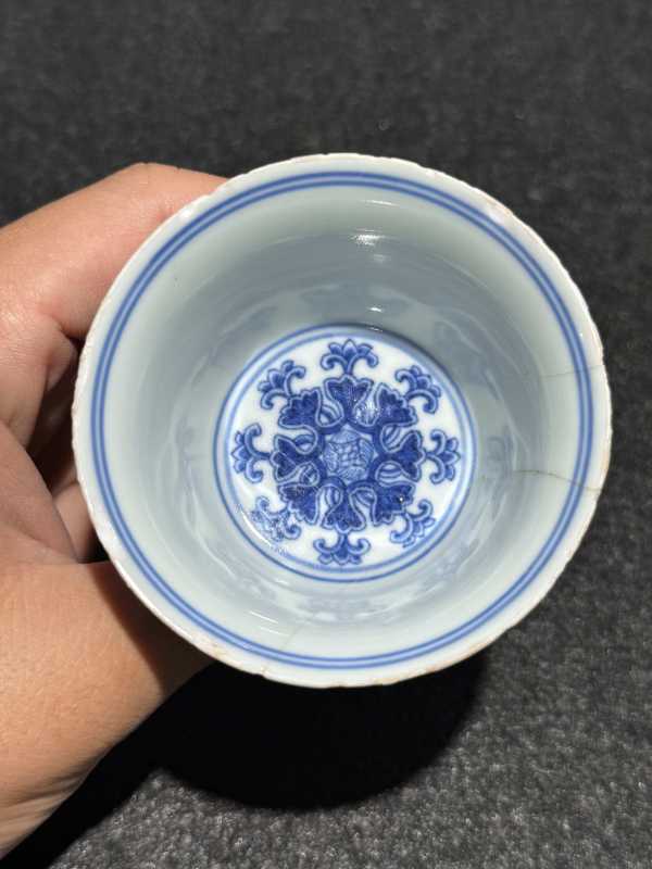 清乾隆 青花莲托梵文高足杯 - 图6