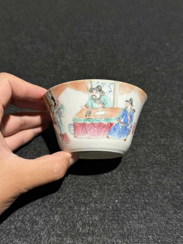 清嘉庆 粉彩人物故事图马蹄杯 - 图2