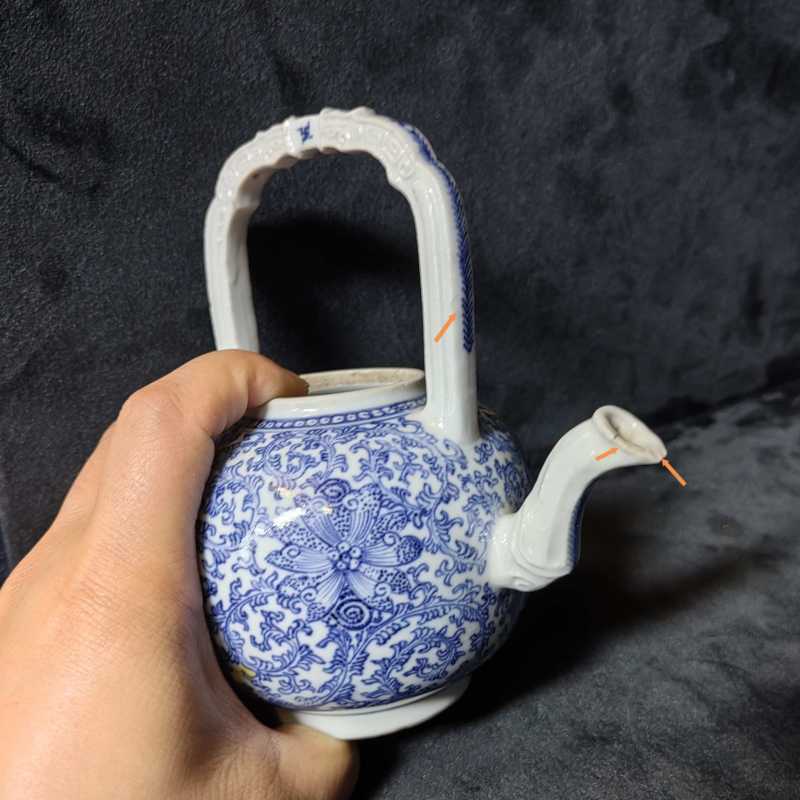 清康熙 青花缠枝花卉纹提梁壶 - 图12