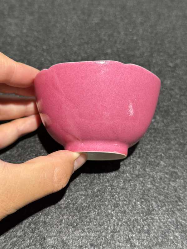 清雍正 胭脂红釉暗刻花口茶圆一对 - 图9