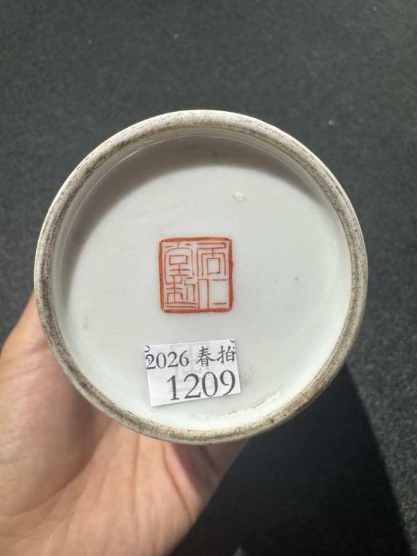 民国 粉彩孝感动天人物瓶 - 图8