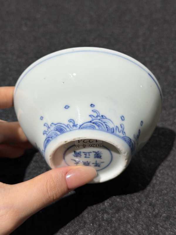 清雍正 青花云龙纹折腰杯 - 图6