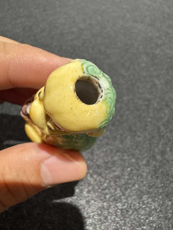 清 太狮少狮素三彩鼻烟壶 - 图7