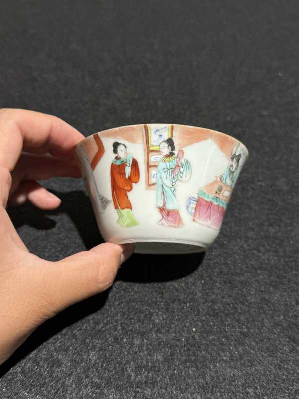 清嘉庆 粉彩人物故事图马蹄杯 - 图3