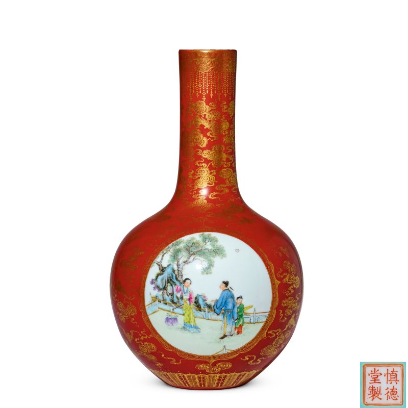 民国 珊瑚红地描金开窗粉彩人物故事图天球瓶