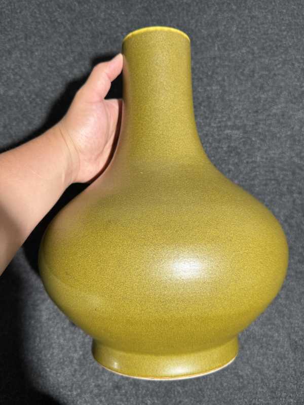 清光绪 茶叶末釉荸荠瓶 - 图7