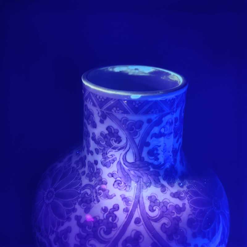 清康熙 青花缠枝莲纹天球瓶 - 图9