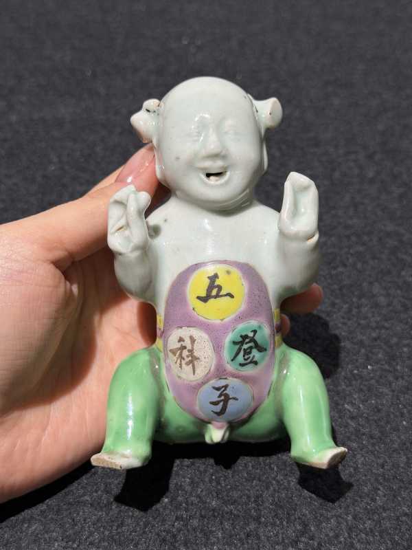 清雍正 粉彩五子登科瓷塑 - 图3