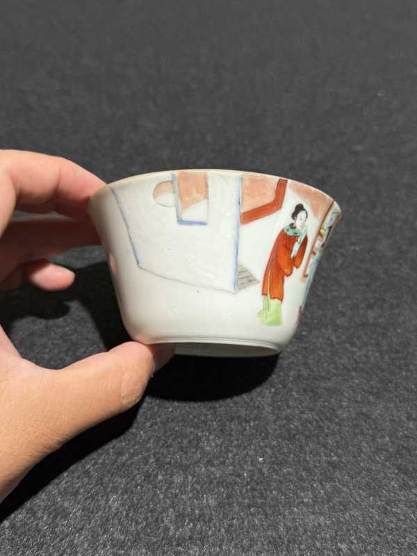 清嘉庆 粉彩人物故事图马蹄杯 - 图4