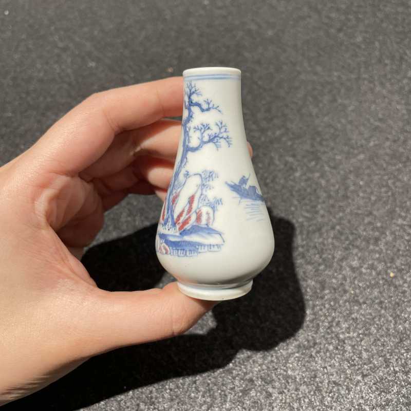 清乾隆 青花釉里红山水人物小尊 - 图4