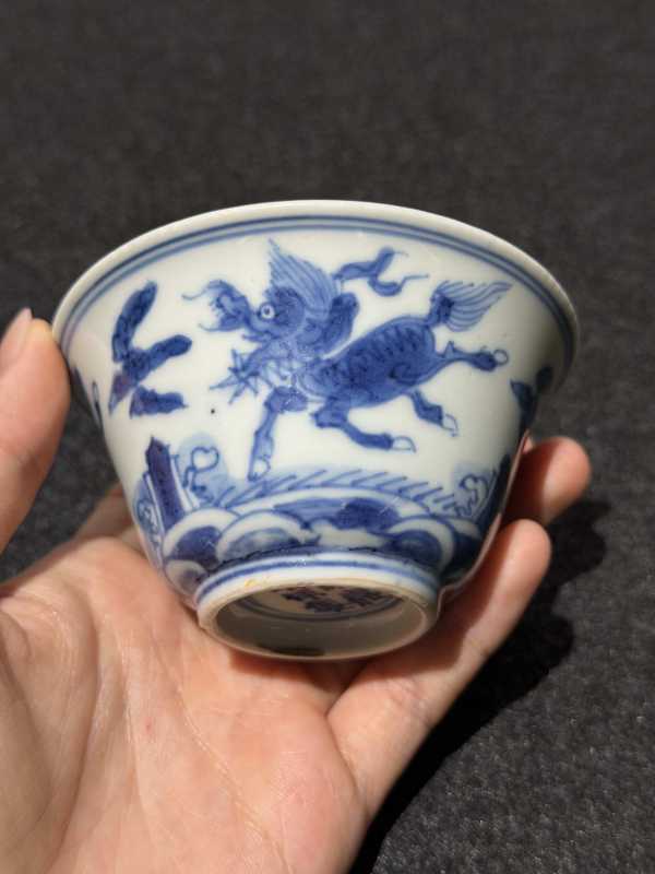 明嘉靖 青花海马纹杯 - 图2