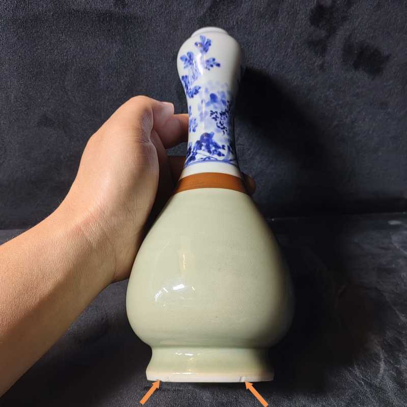 清康熙 美玉堂三色青花花卉纹蒜头瓶 - 图8