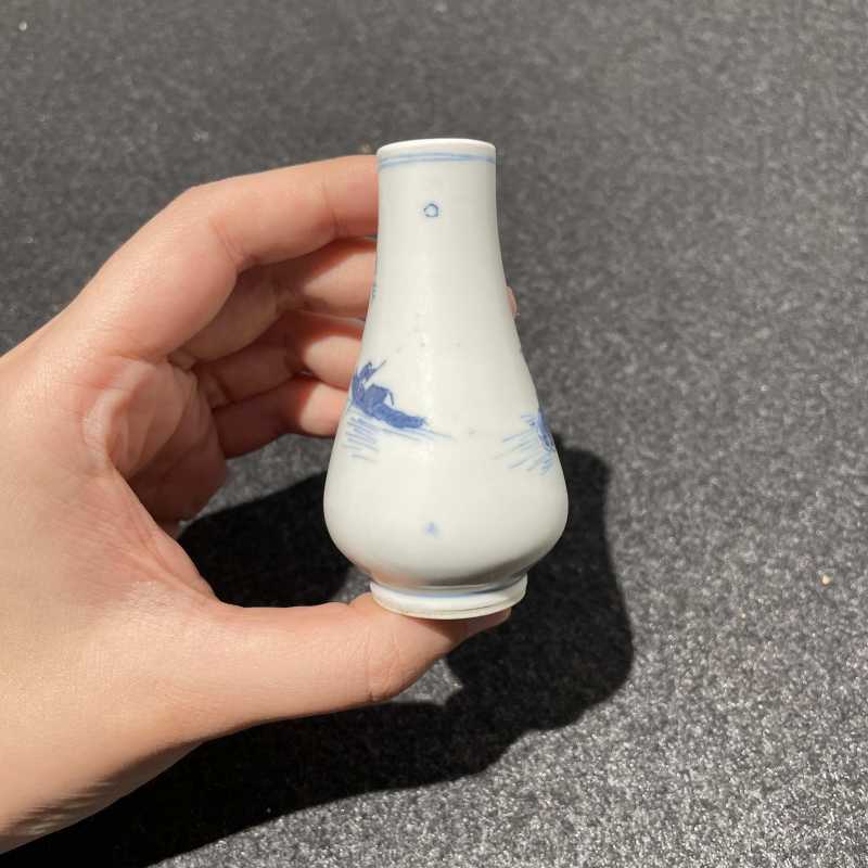 清乾隆 青花釉里红山水人物小尊 - 图5