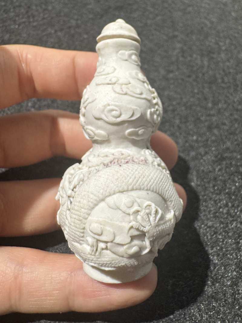清中期 反瓷堆刻龙纹葫芦鼻烟壶 - 图3