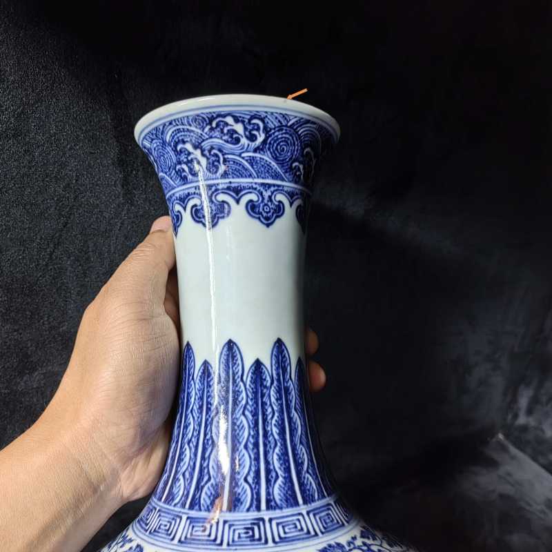 清嘉庆 青花缠枝莲纹玉堂春瓶 - 图12