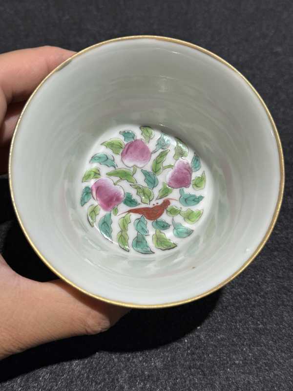 清嘉庆 粉彩人物故事图马蹄杯 - 图6
