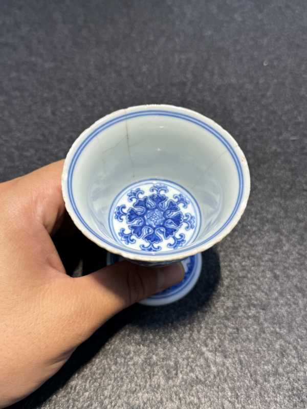 清乾隆 青花莲托梵文高足杯 - 图11