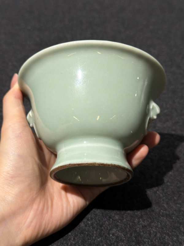 清乾隆 粉青釉铺首衔环耳杯 - 图2