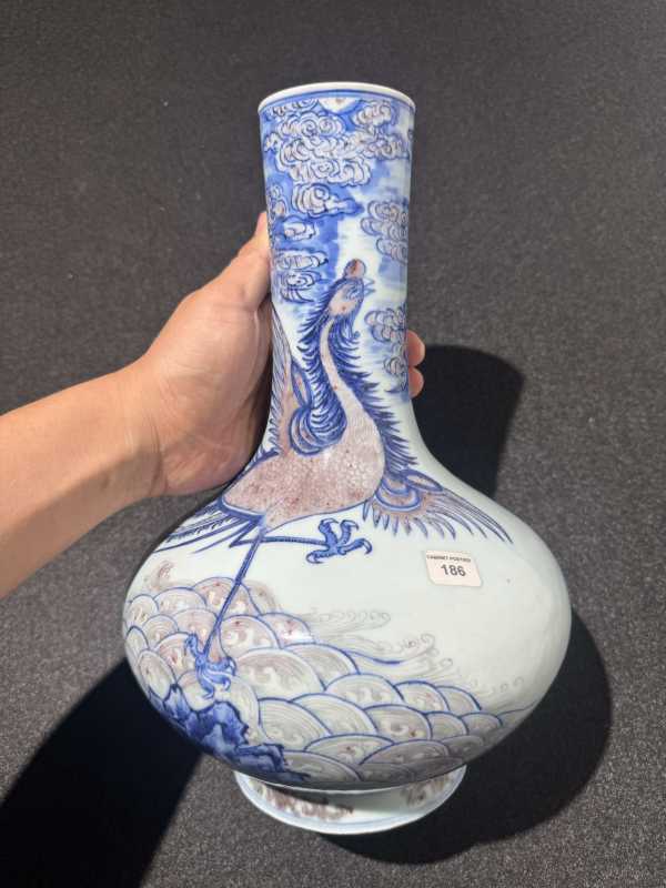 清乾隆 青花釉里红凤舞九天图荸荠瓶 - 图2