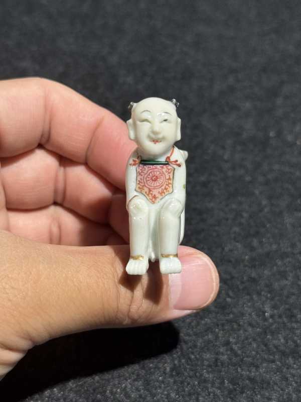 清乾隆 粉彩四喜童子把玩件 - 图6