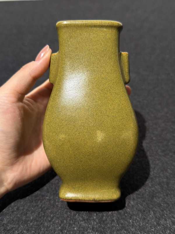 清雍正 茶叶末釉小贯耳瓶 - 图4