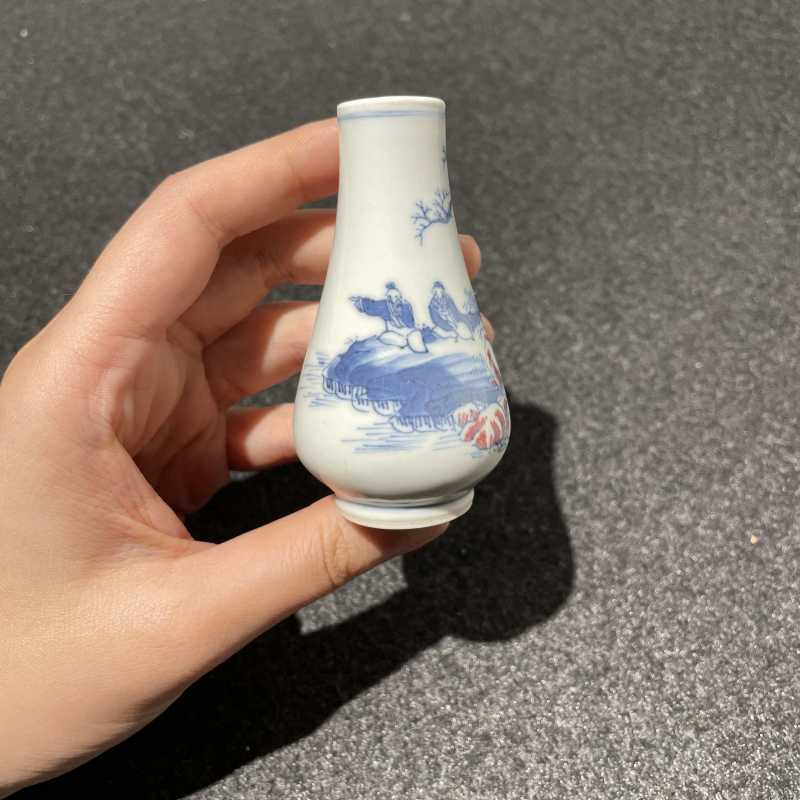 清乾隆 青花釉里红山水人物小尊 - 图6