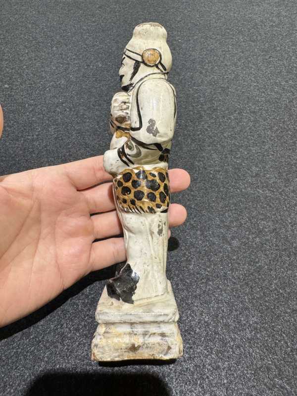 明 白釉点彩人物塑像 - 图4