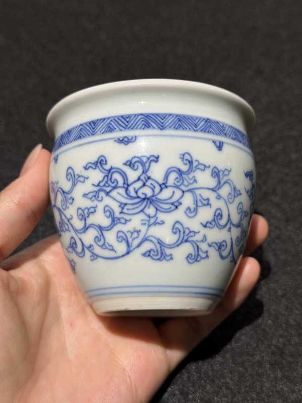 清康熙 青花缠枝莲纹小卷缸 - 图2