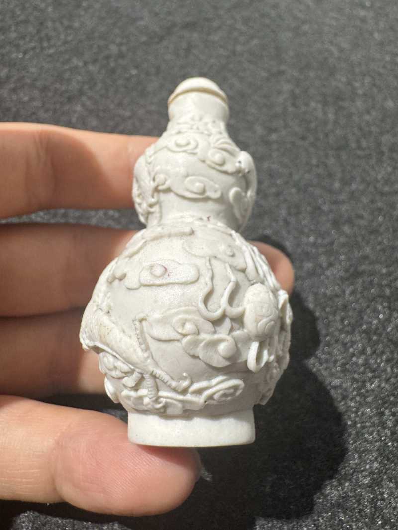 清中期 反瓷堆刻龙纹葫芦鼻烟壶 - 图5