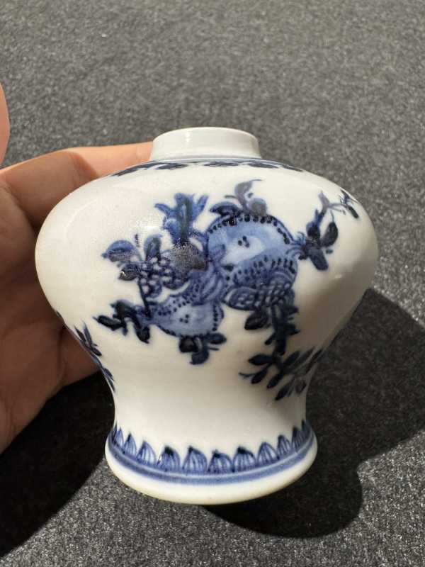 清乾隆 青花三多纹小尊 - 图4