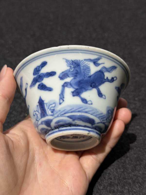 明嘉靖 青花海马纹杯 - 图5