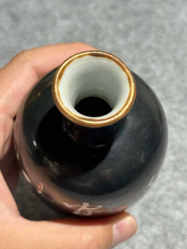 清康熙 墨地留白诗文梅瓶 - 图8