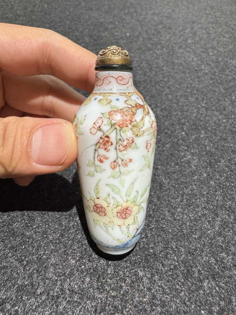清 料胎画珐琅山石花卉图鼻烟壶 - 图3