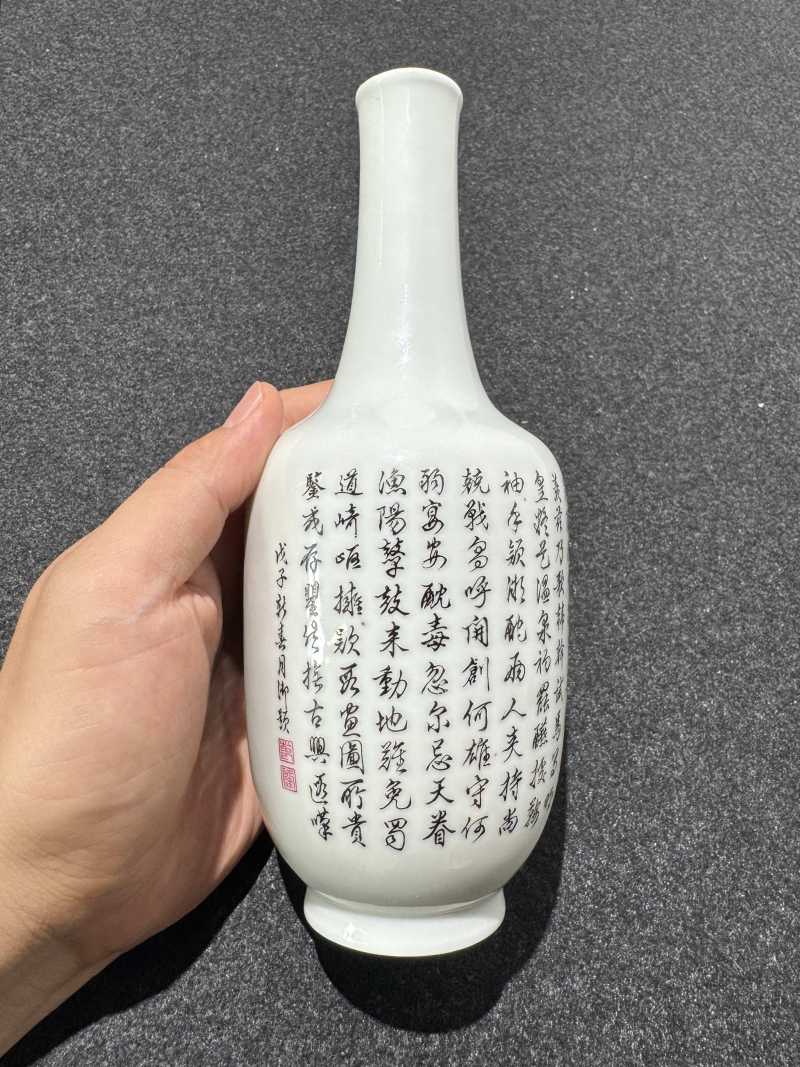 民国 粉彩明皇试马图长颈瓶 - 图5