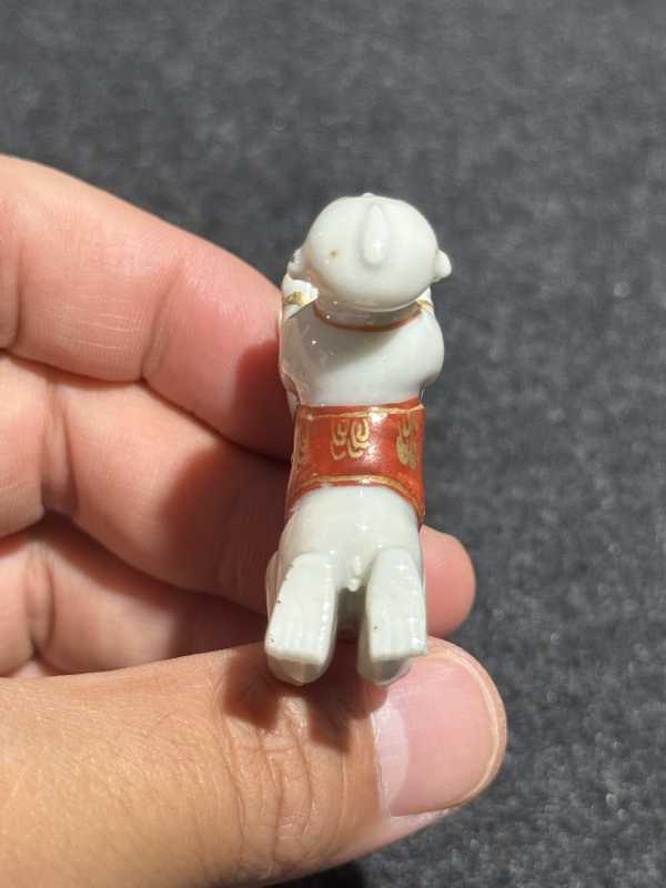 清乾隆 粉彩四喜童子把玩件 - 图9