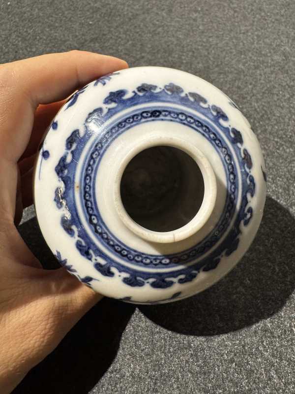 清乾隆 青花三多纹小尊 - 图6
