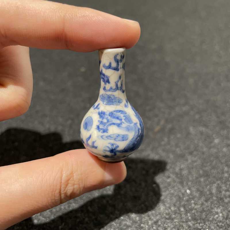 清嘉庆 浆胎青花云龙纹瓶 - 图2