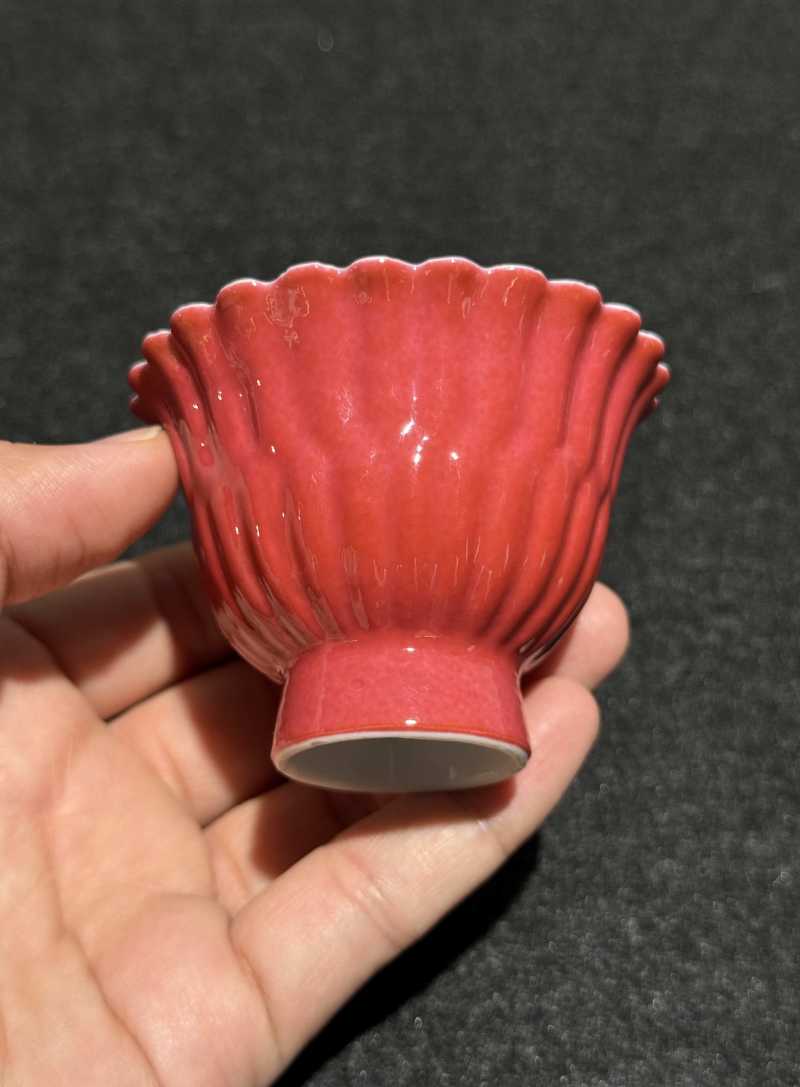 清雍正 胭脂红釉菊瓣杯 - 图4