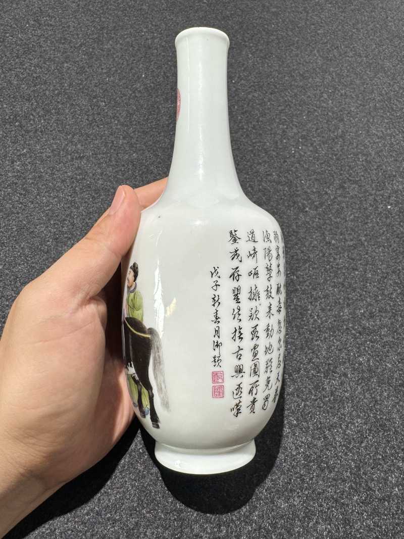 民国 粉彩明皇试马图长颈瓶 - 图6