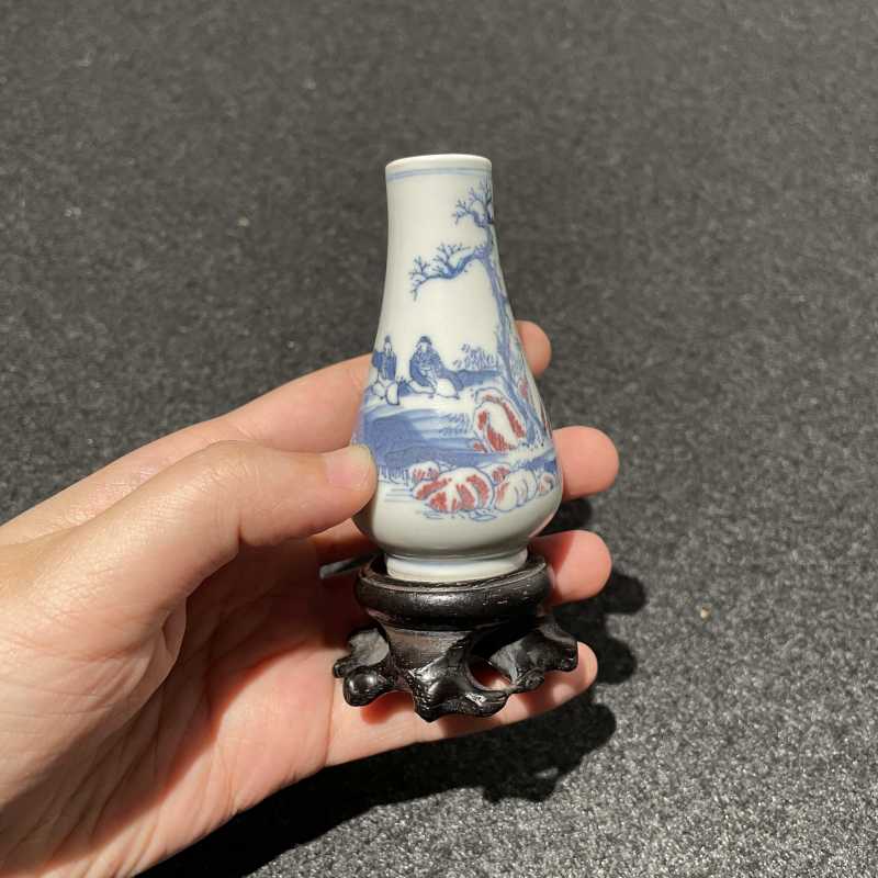 清乾隆 青花釉里红山水人物小尊 - 图10