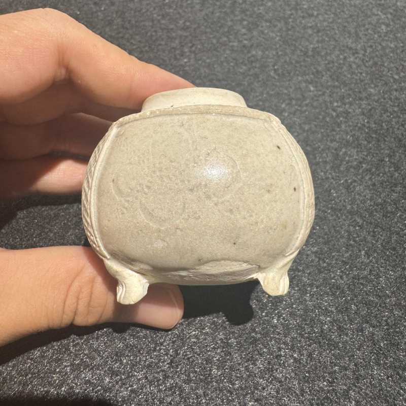 明 白釉印花绳纹水盂 - 图3
