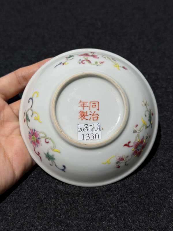 清同治 黄地粉彩五蝠捧寿纹盘一对 - 图6
