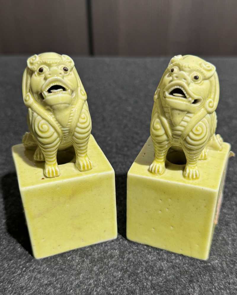 清光绪 吴光新自用黄釉狮钮印章一对 - 图8