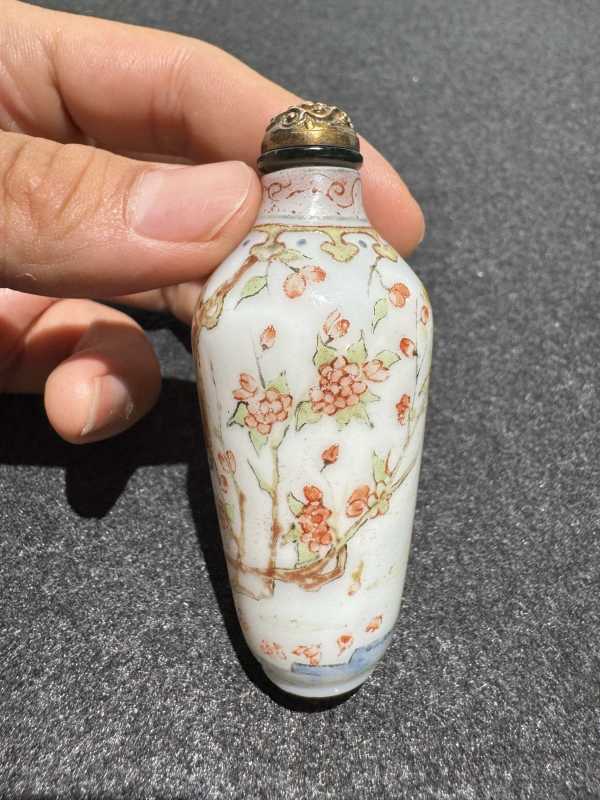 清 料胎画珐琅山石花卉图鼻烟壶 - 图5