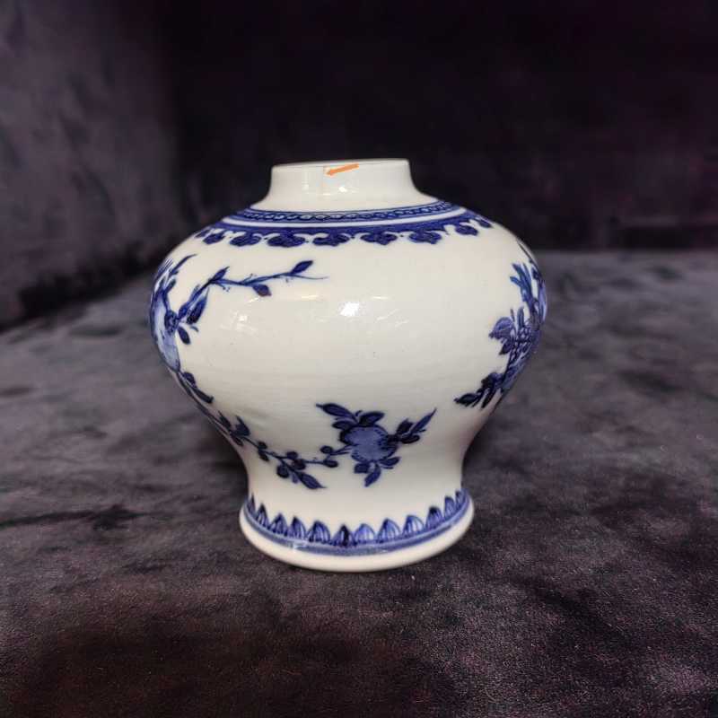清乾隆 青花三多纹小尊 - 图8