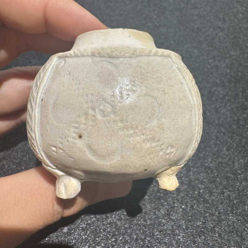明 白釉印花绳纹水盂 - 图5