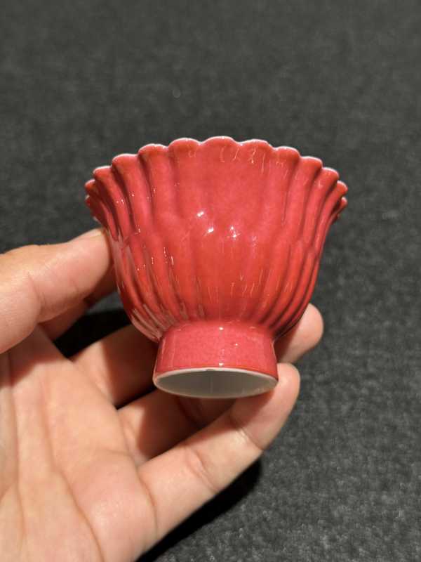 清雍正 胭脂红釉菊瓣杯 - 图6