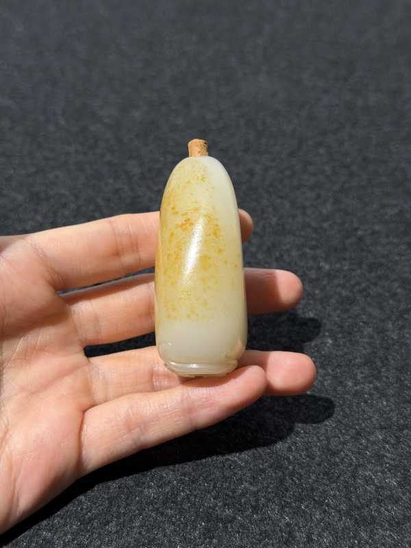 清 白玉洒金皮烟壶 - 图6